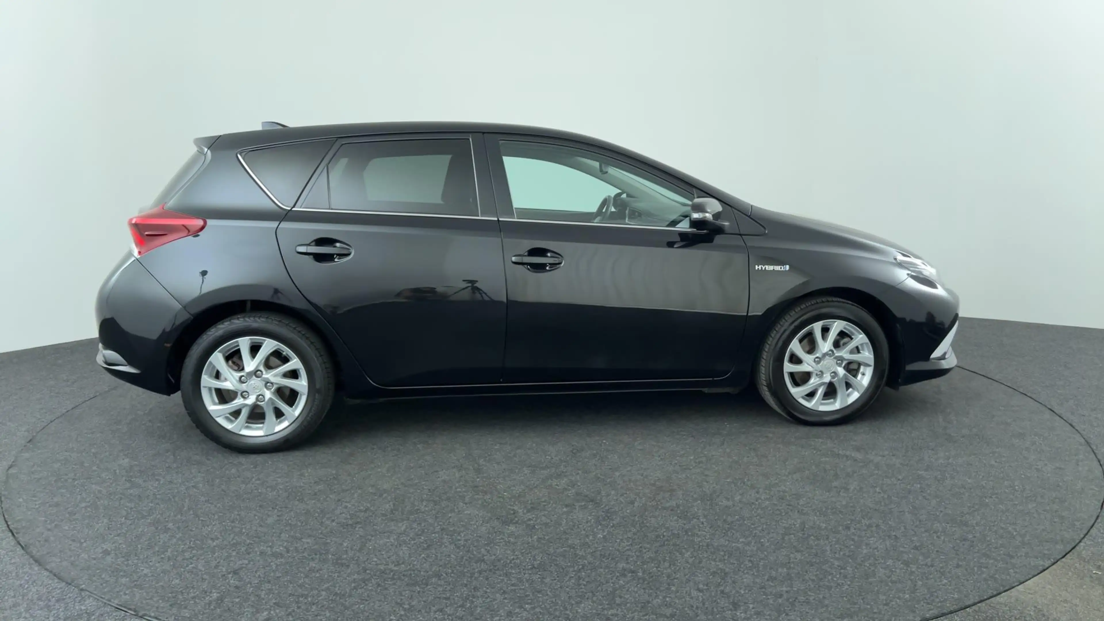 Toyota Auris 1.8 Hybrid Executive — photo 6