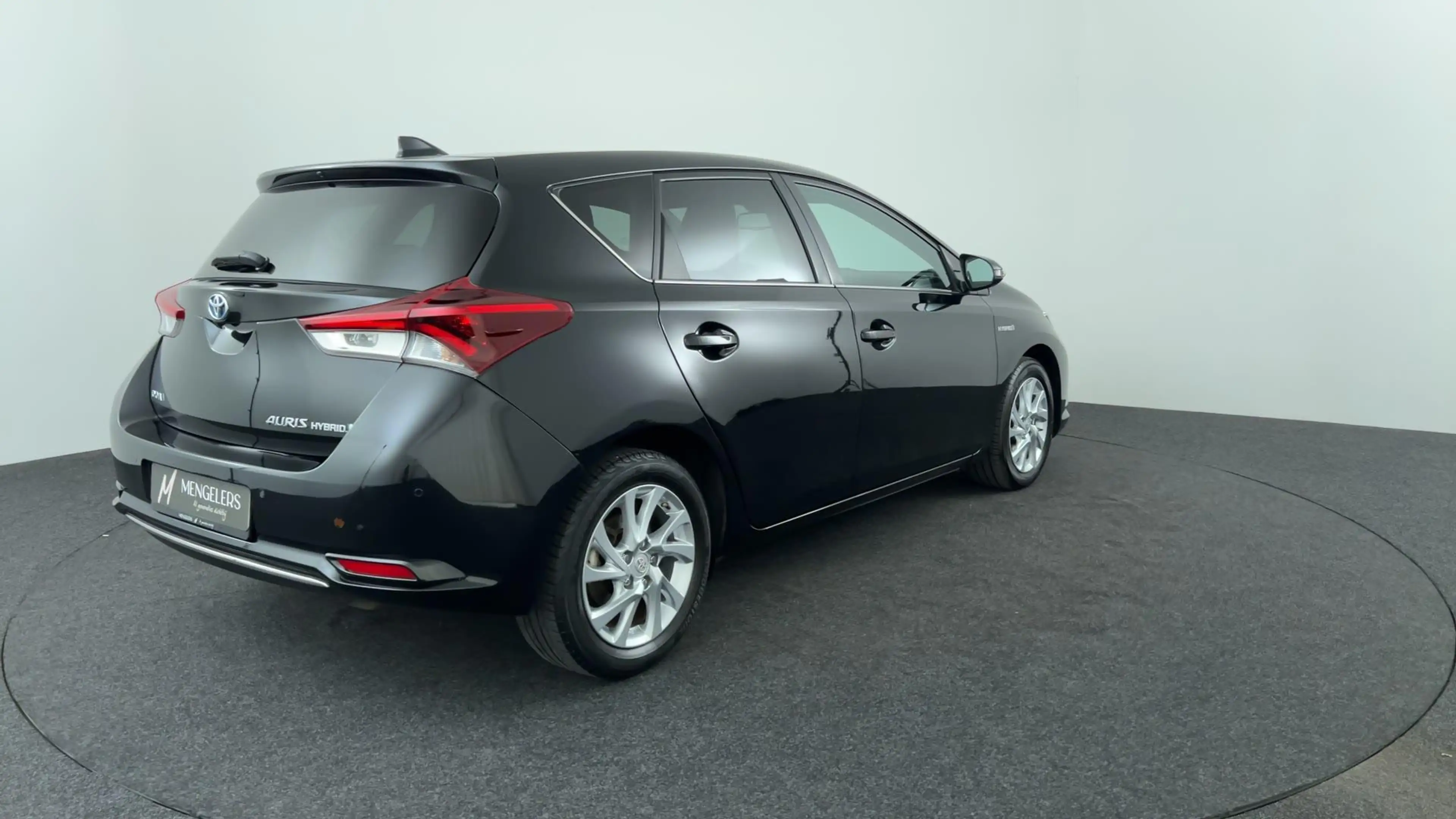 Toyota Auris 1.8 Hybrid Executive — photo 5