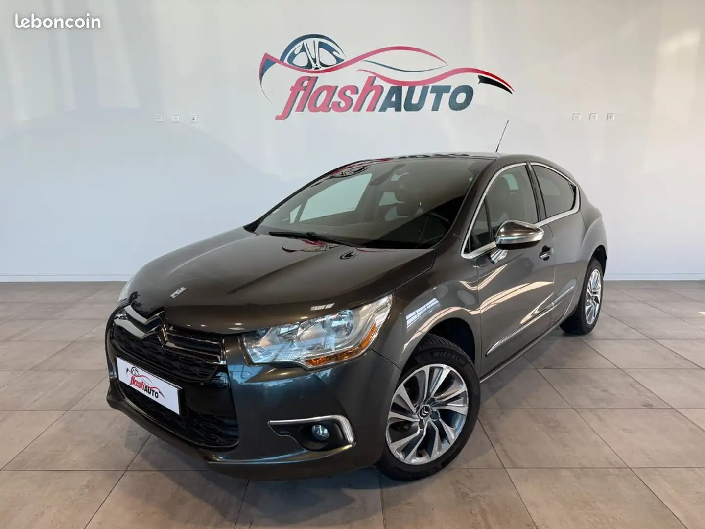 Citroen DS4 1.6 VTi 120cv URBAN SHOW-2014-1ere MAIN - 1