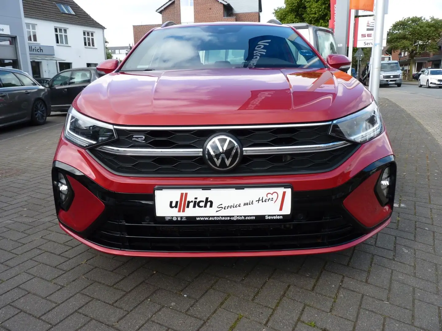 Volkswagen Taigo R-Line 1,5 TSI DSG Rojo - 2