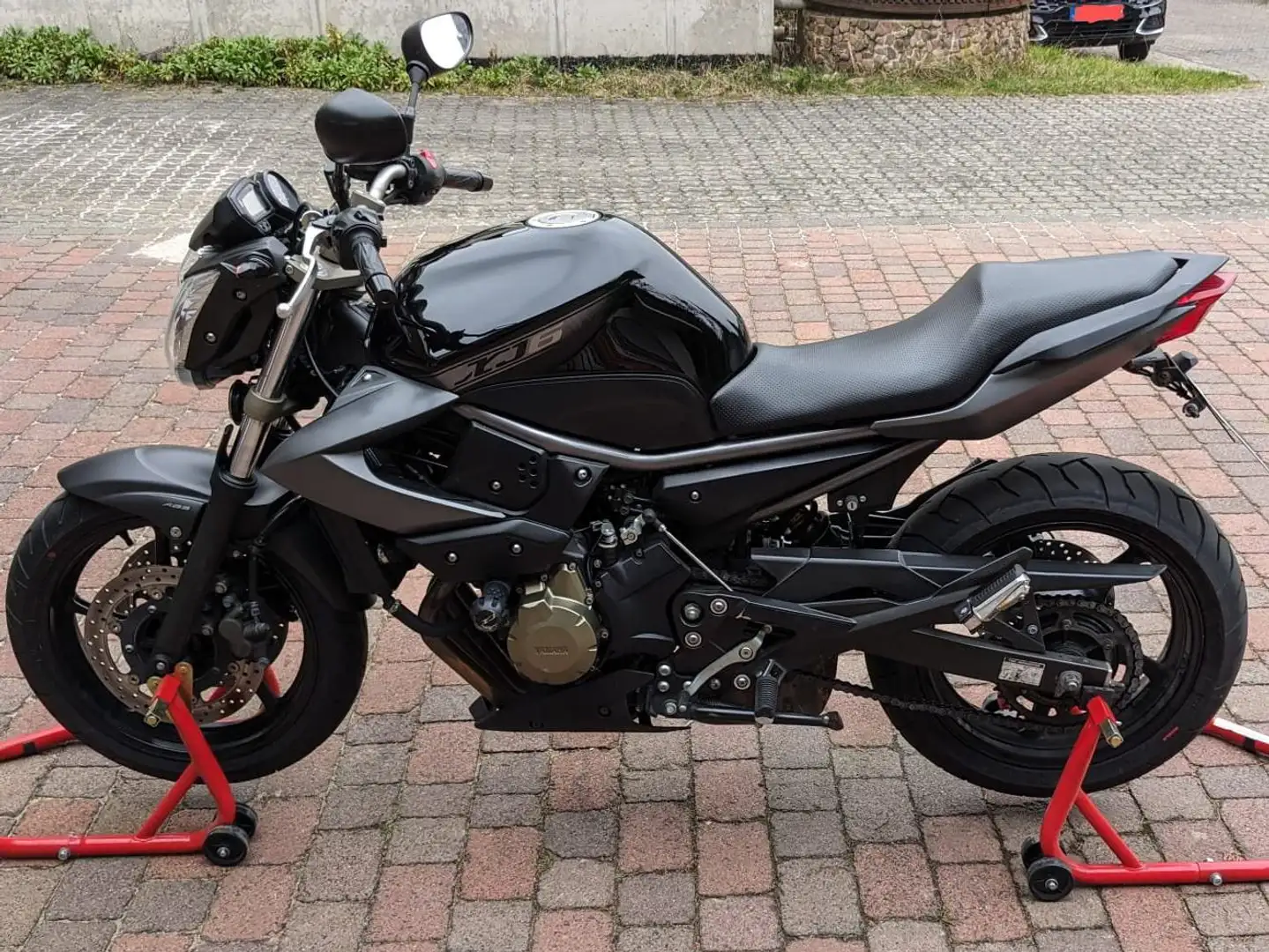 Yamaha XJ 6 RJ19 Noir - 1