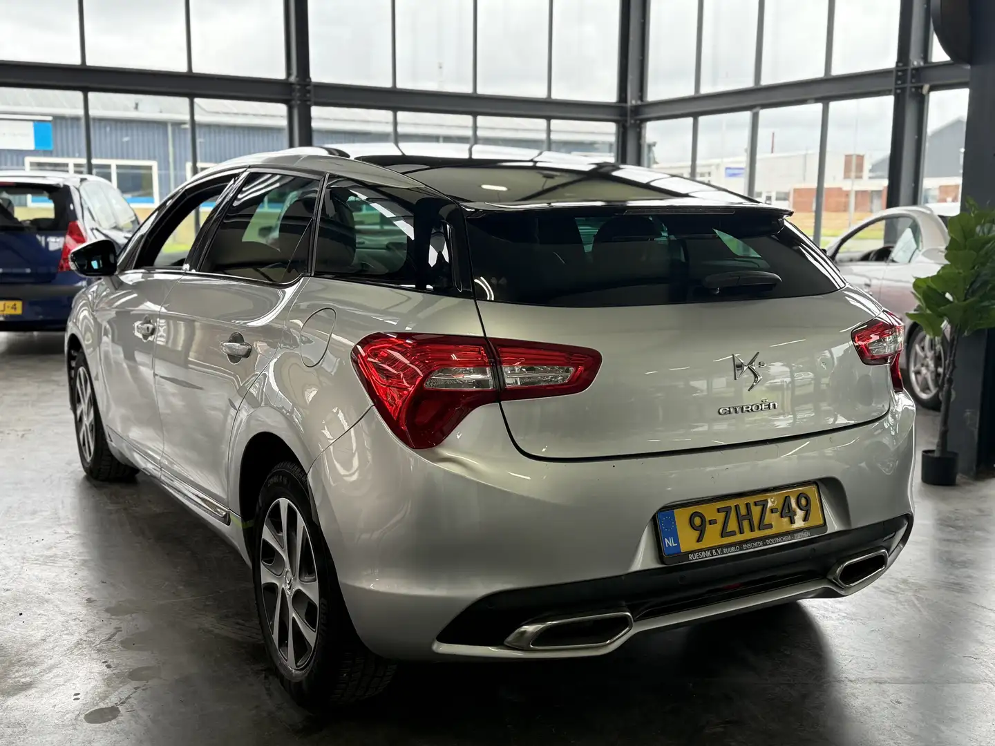 Citroen DS5 1.6 BlueHDi Bns.Exec - 1e eigenaar - panorma-camra Grijs - 2