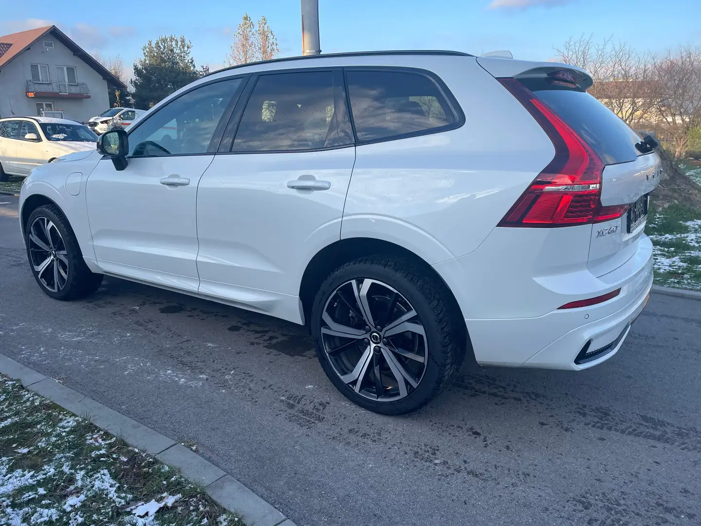 Volvo XC60 T6 AWD Recharge PHEV R Design Geartronic R-Design Weiß - 2