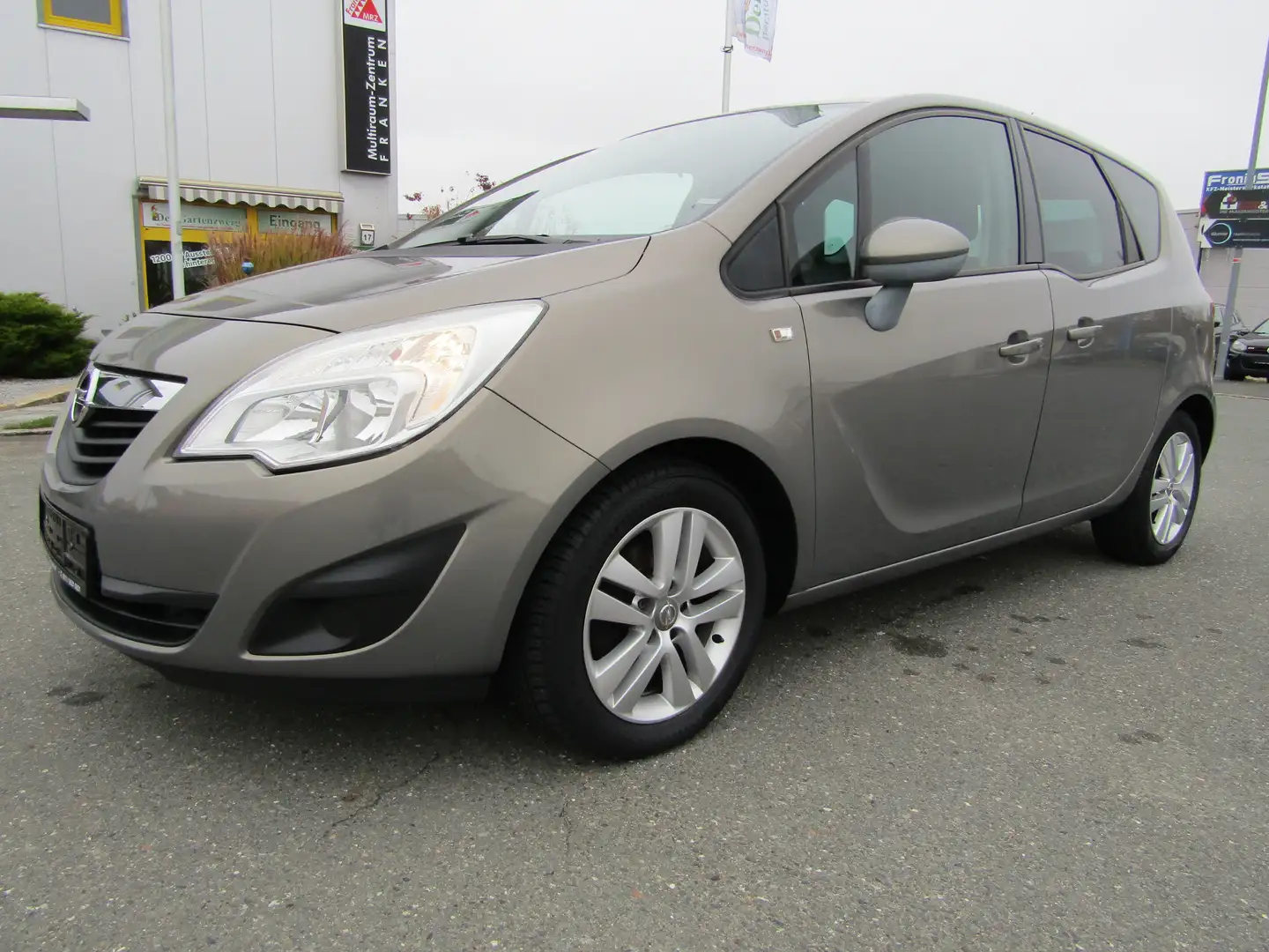 Opel Meriva Edition, 8 Fach Bereifung, Steuerkette neu, TÜV Beige - 1