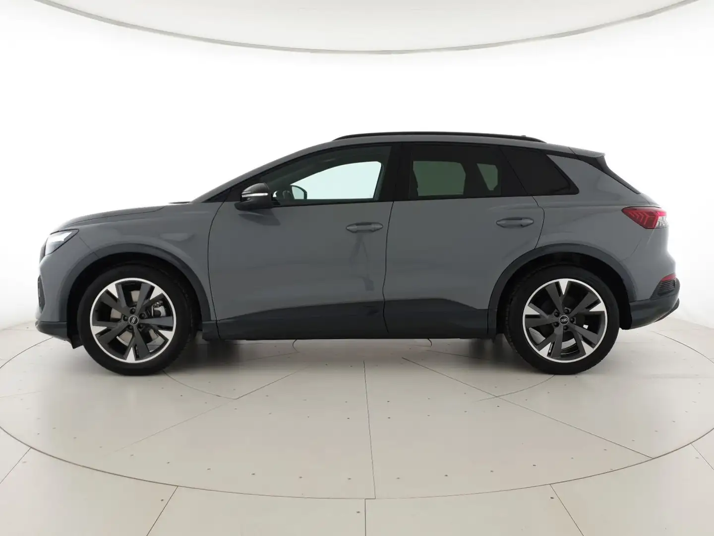 Audi Q4 e-tron 45 286CV Business Advanced Gris - 2