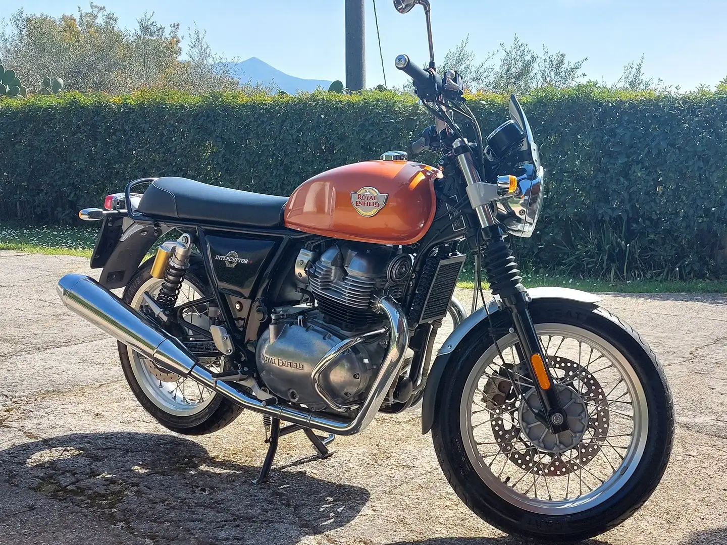 Royal Enfield Interceptor 650 Naranja - 1