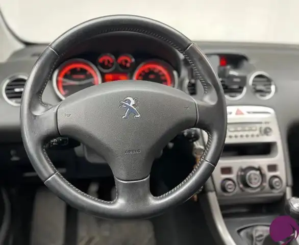Peugeot 308 view 9
