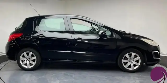 Peugeot 308 view 3