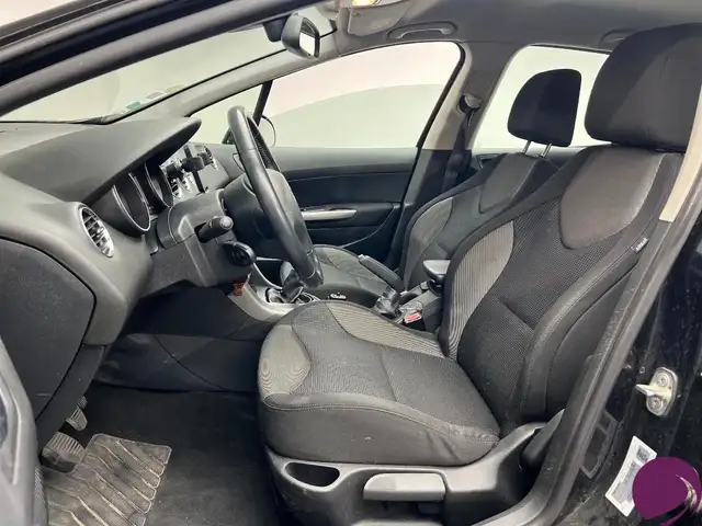 Peugeot 308 view 7