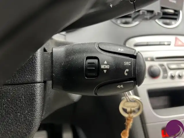 Peugeot 308 view 13