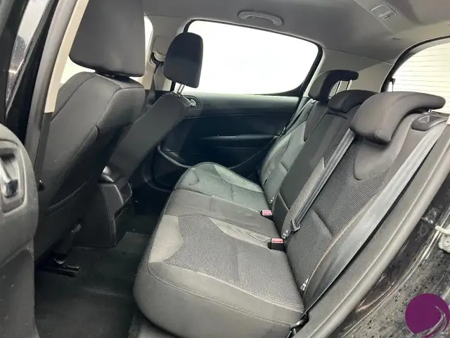 Peugeot 308 view 8