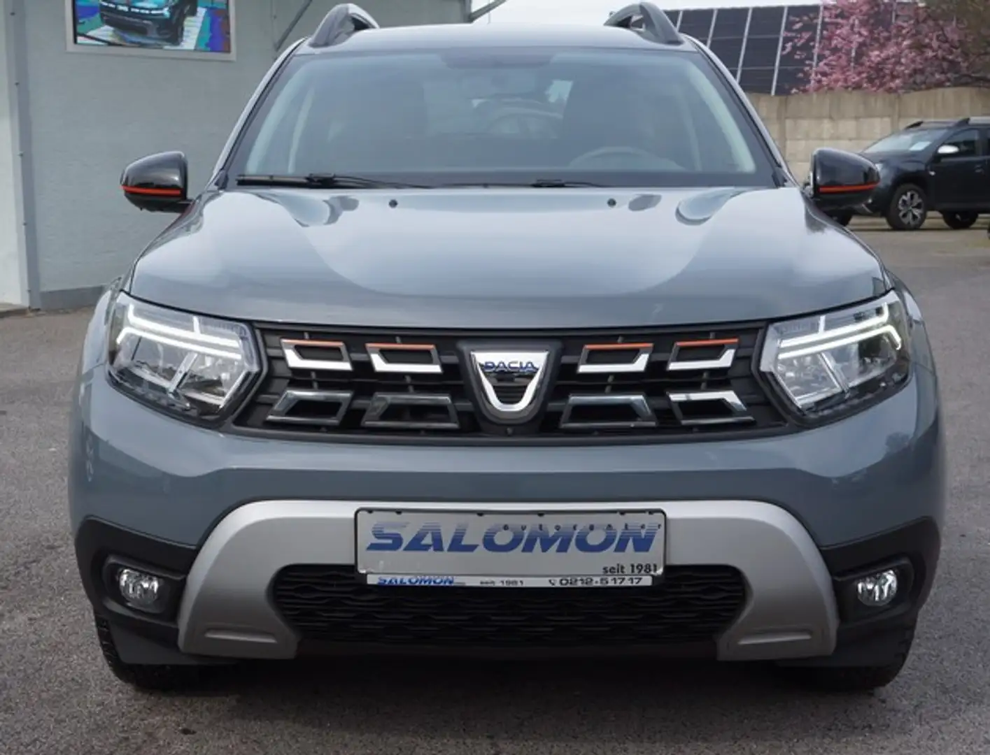 Dacia Duster TCe130*Extr+ NAVI+4 CAM+ALLW Grau - 2