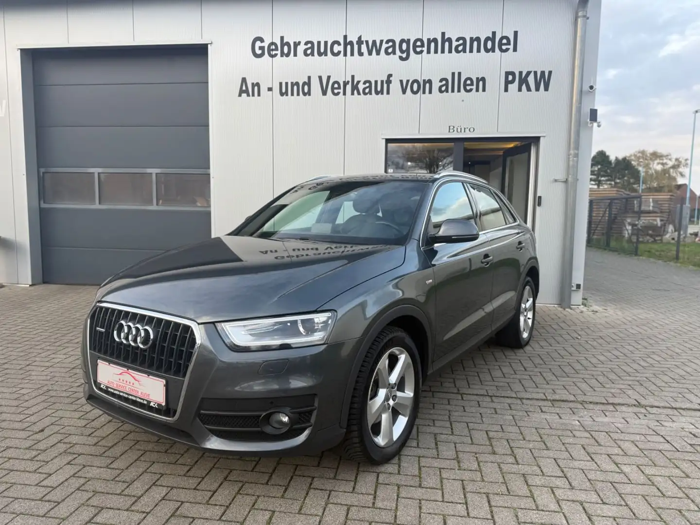 Audi Q3 2.0 S-LINE*QUATTRO*NAVI*SHZ*AHK Grau - 1
