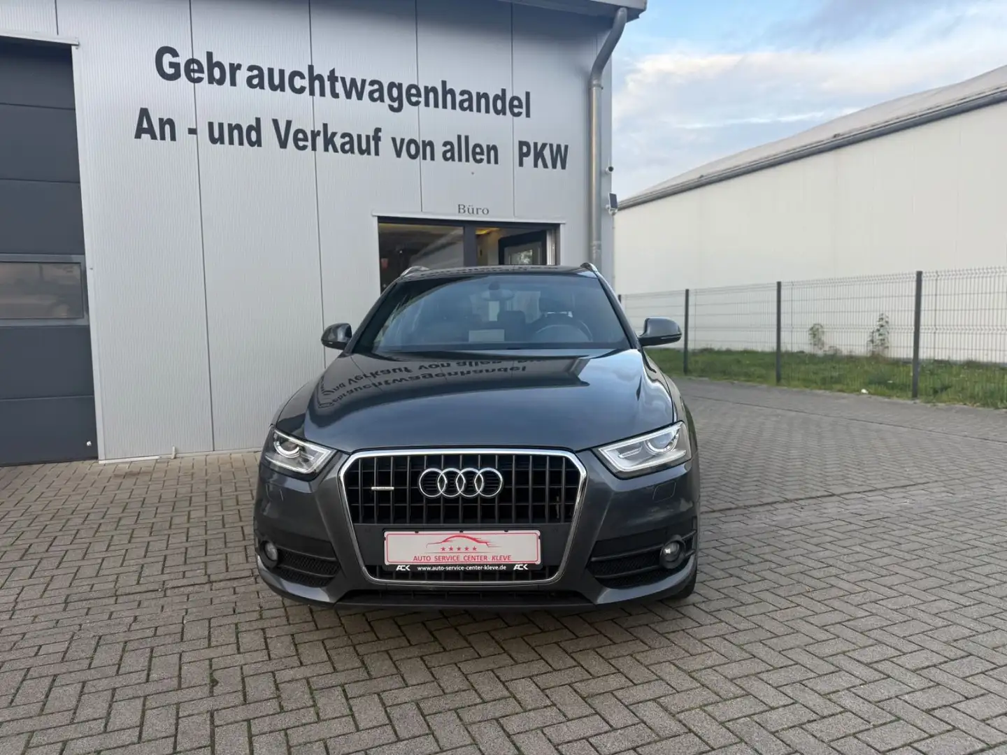 Audi Q3 2.0 S-LINE*QUATTRO*NAVI*SHZ*AHK Grau - 2