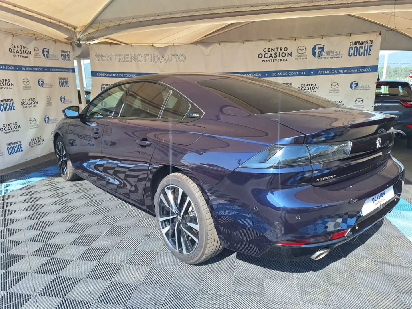Peugeot 508 Plug-in Hybrid 225 GT e-EAT8 Blau - 2