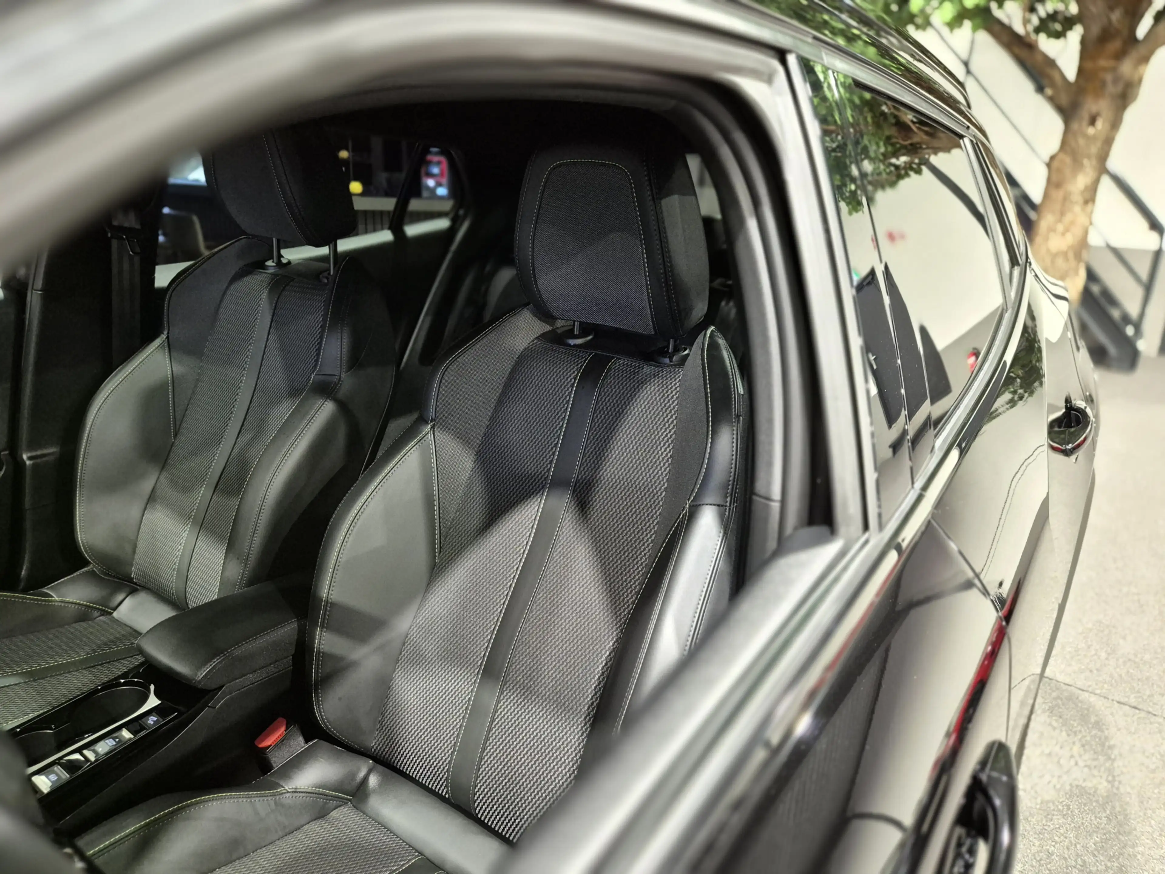 Peugeot 2008 1.2 Hybrid 145 GT 360 Camera | Groot Navi | Carpla — photo 4