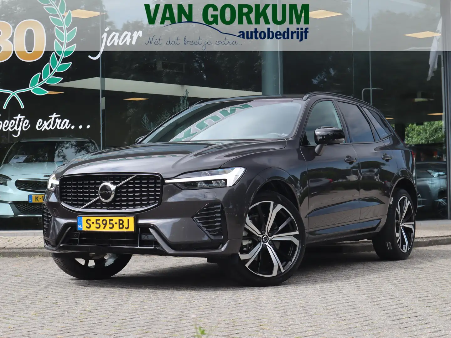 Volvo XC60 2.0 B4 R-Design / Mild-Hybride / Leder / Facelift Gris - 1