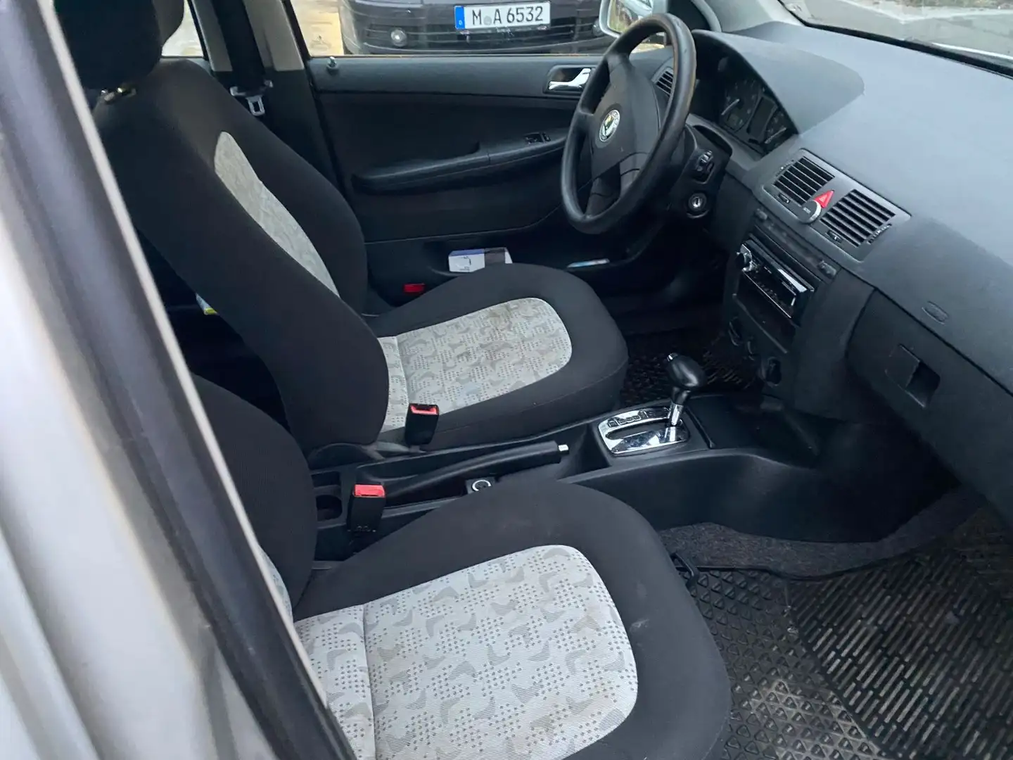 Skoda Fabia 1.4 16V Automatik Getr Klima t.01708044052 Grau - 2