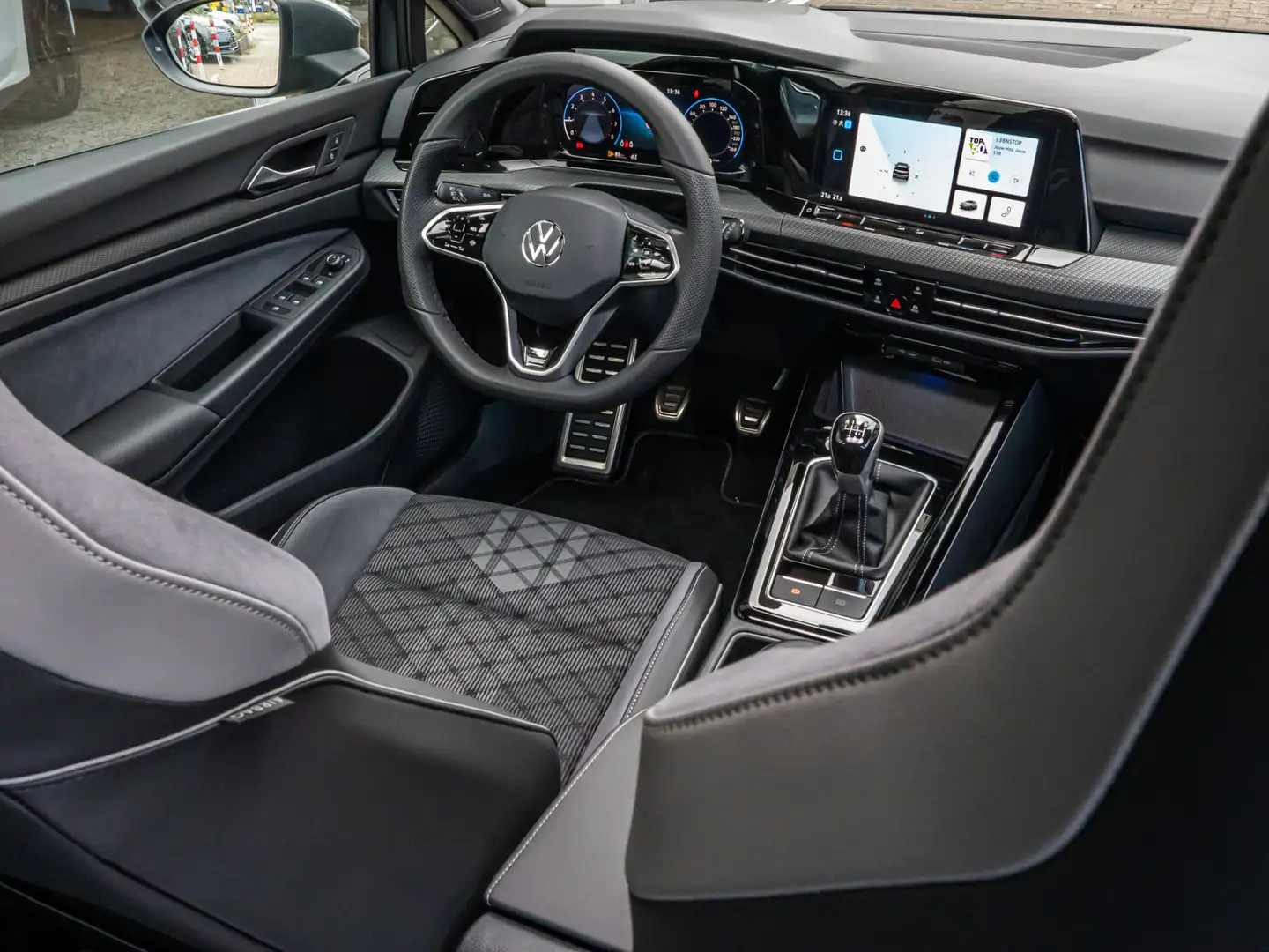 Volkswagen Golf 1.5 TSI R-Line Business PANO IQ LIGHT MATRIX VIRTU Grijs - 2