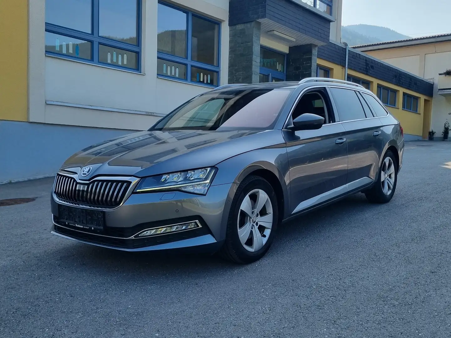 Skoda Superb Superb Kombi 2,0 TDI Style DSG RFK/AHK/ Garantie Grau - 1