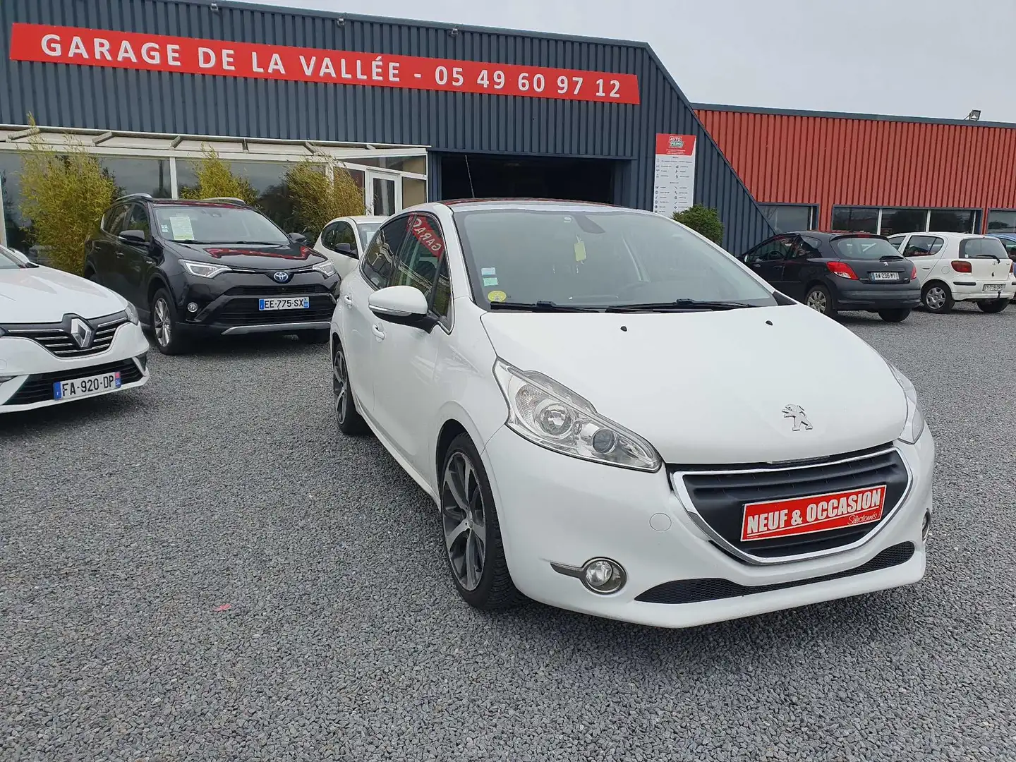 Peugeot 208 208 1.6 e-HDi 115ch FAP BVM6 Féline Blanc - 1