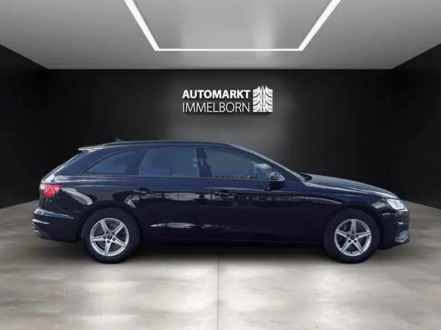 Audi A4 view 11