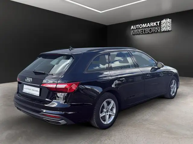 Audi A4 view 8