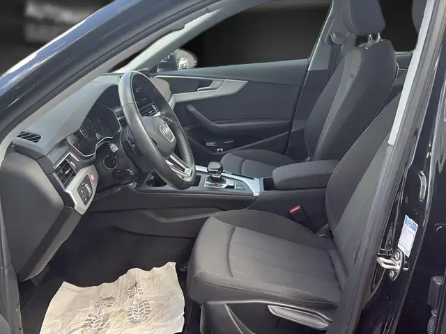 Audi A4 view 14