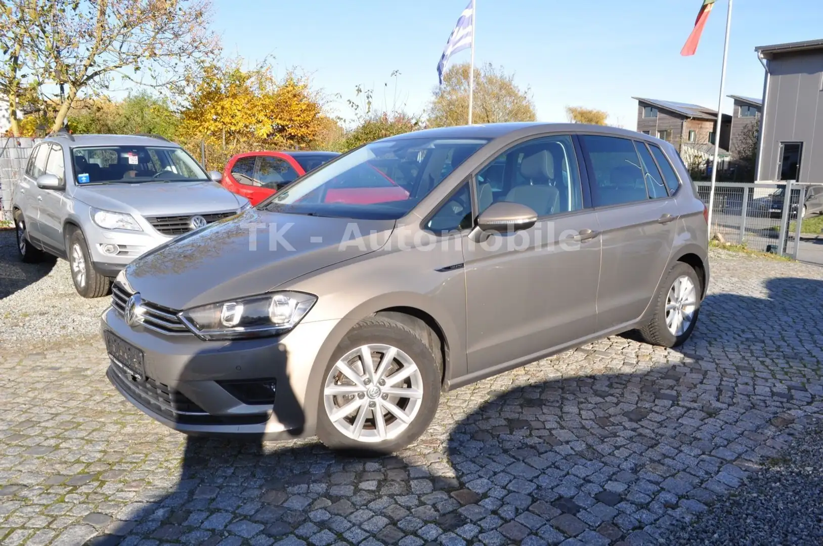 Volkswagen Golf Sportsvan VII Lounge BMT/TEMPOMAT/PDC/AHK Gold - 1