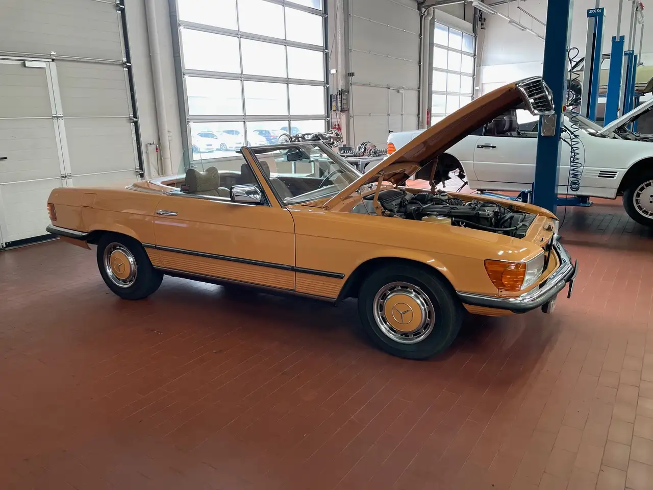Mercedes-Benz SL 280, foto 2
