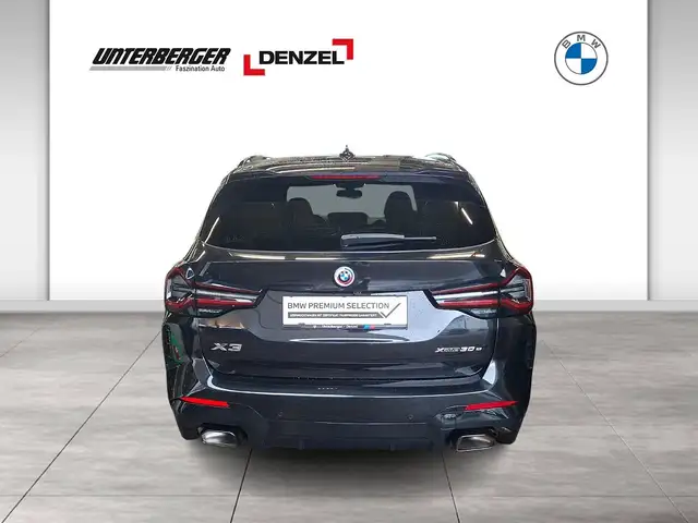 BMW X3 view 3