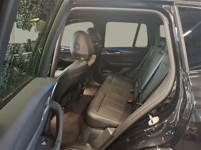 BMW X3 view 9