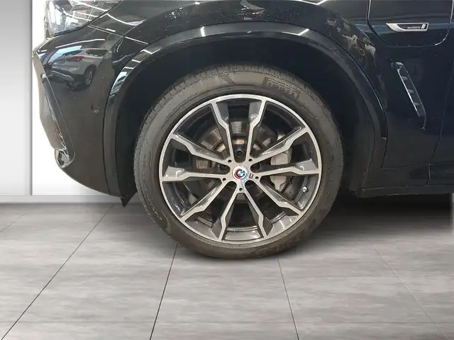 BMW X3 view 6