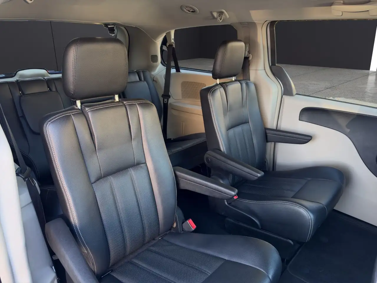 LANCIA VOYAGER 2.8 MULTIJET 163ch - BVA - 7 PLACES - GPS - CUIR - SIÈGES CHAUFFANTS