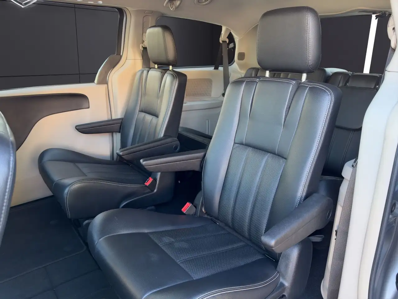 LANCIA VOYAGER 2.8 MULTIJET 163ch - BVA - 7 PLACES - GPS - CUIR - SIÈGES CHAUFFANTS