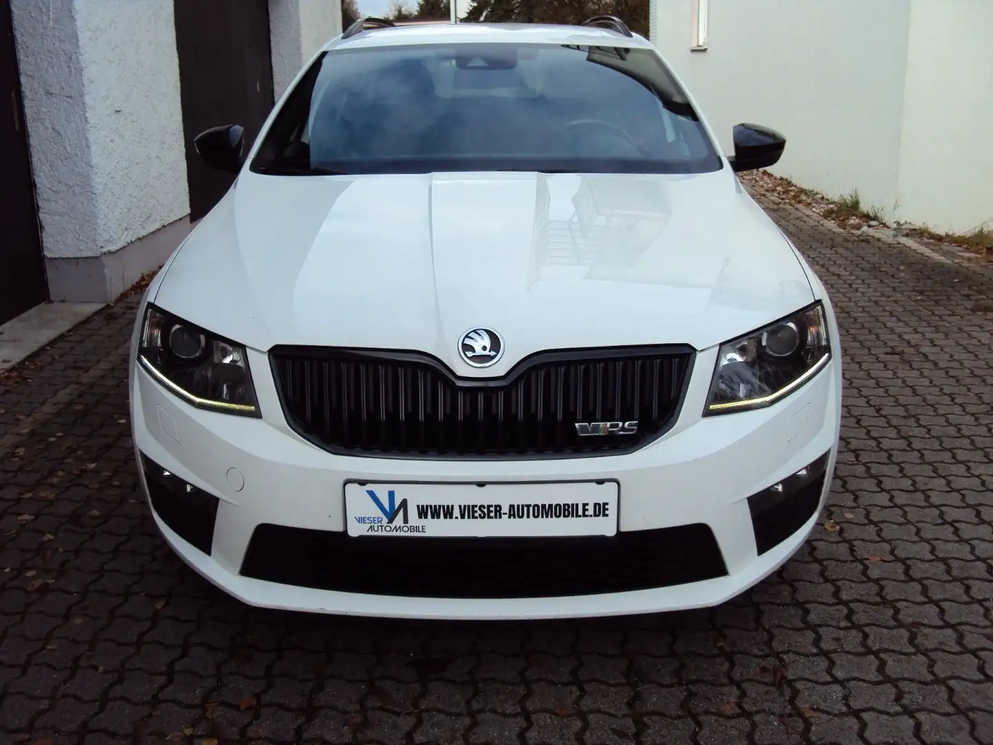 Skoda Octavia Combi RS DSG Black Design Leder Navi AHK Weiß - 2