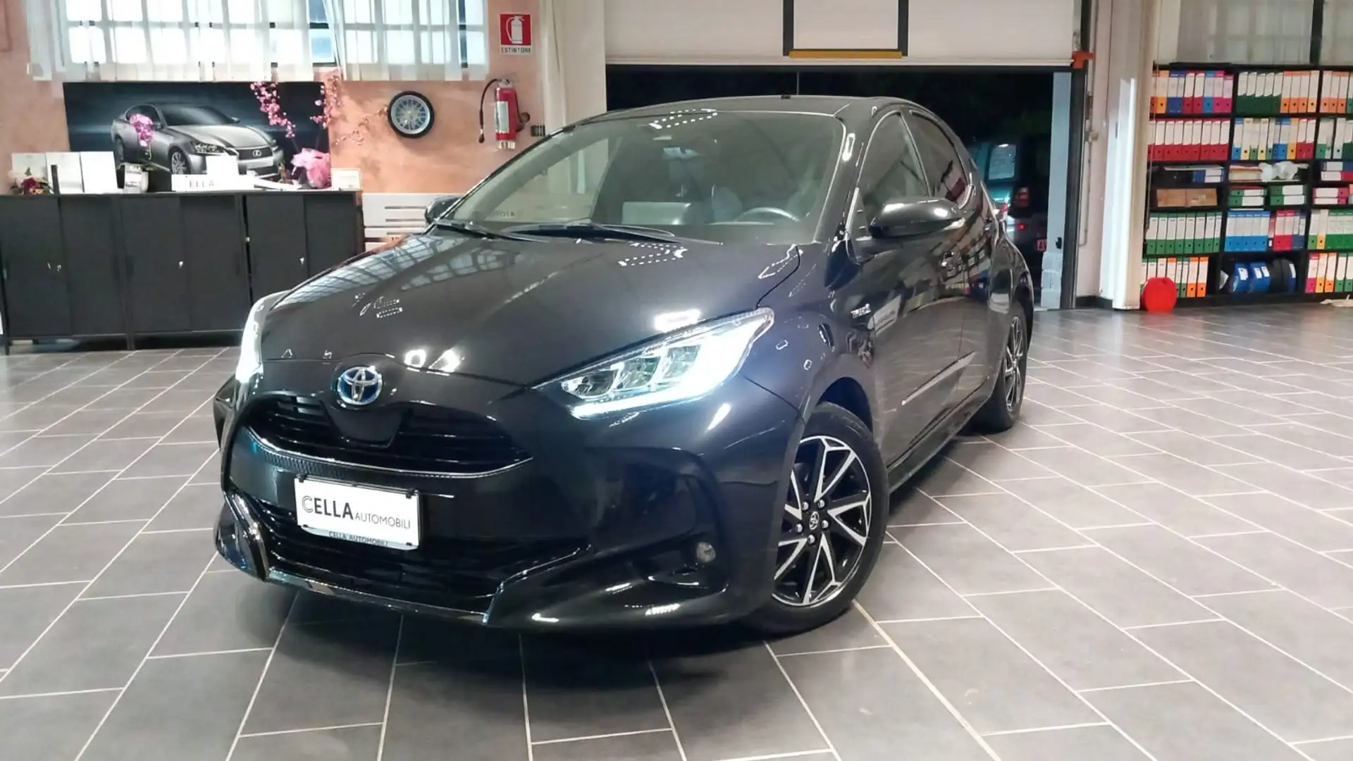 Toyota Yaris Yaris 1.5h Lounge Noir - 2