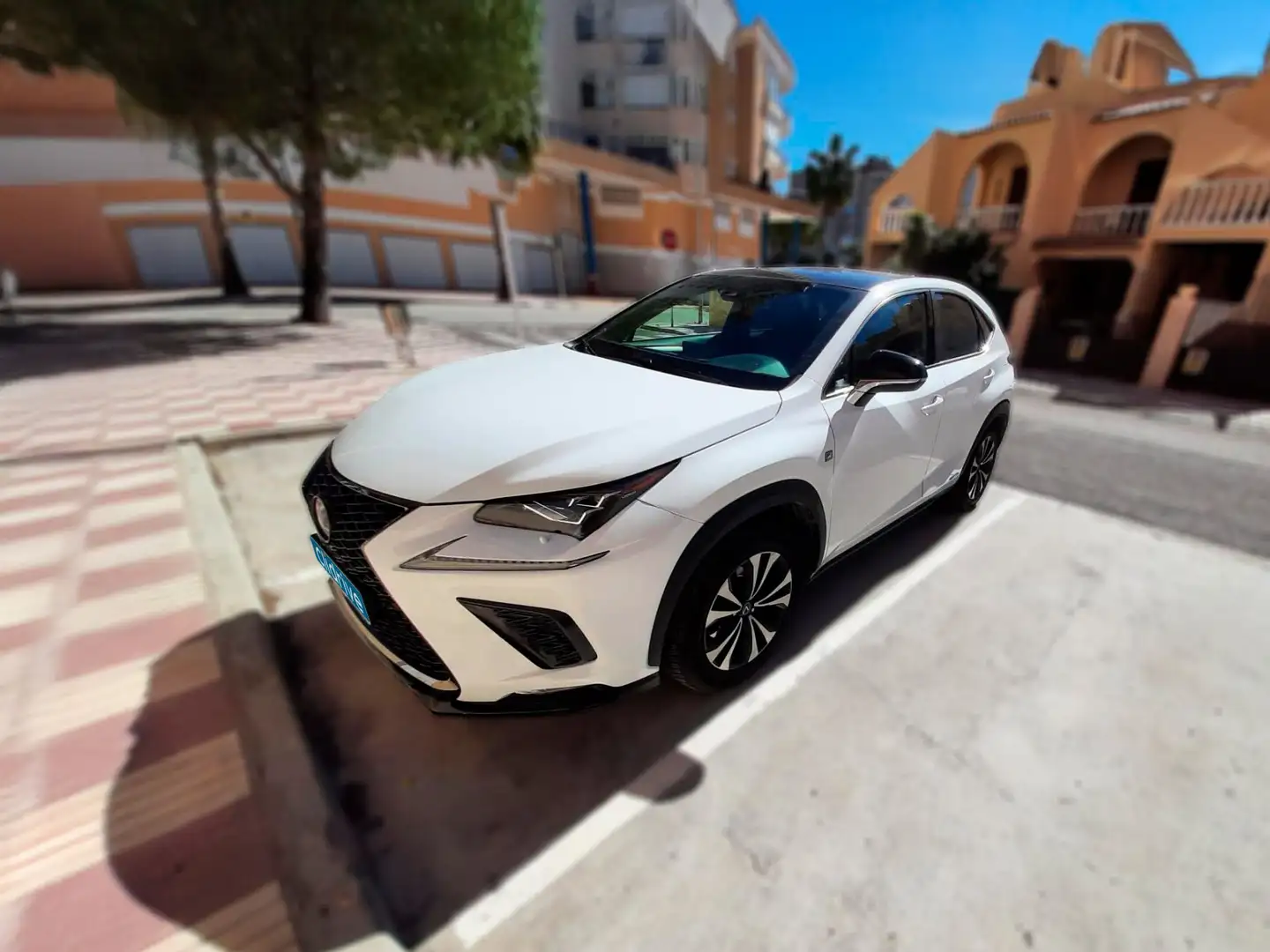 Lexus NX 300h F Sport Kick Power+ Panorámico 4WD Blanc - 2