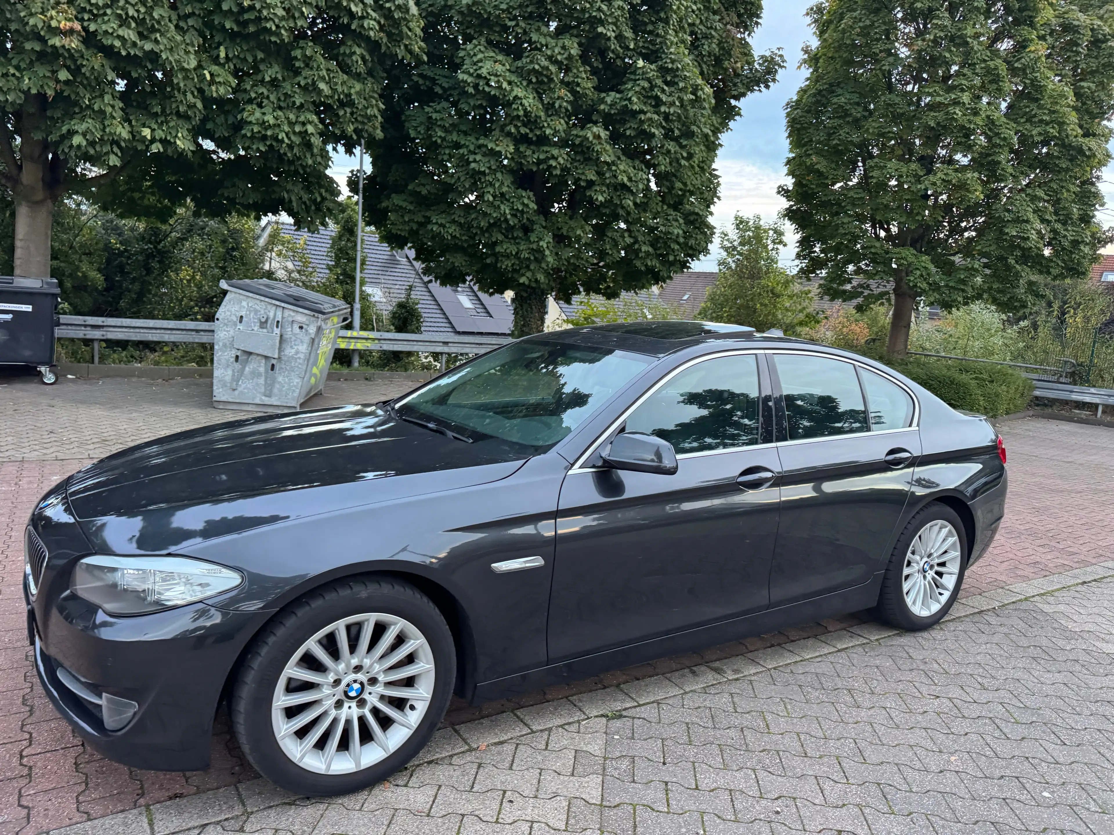 BMW 528 528 i F10 . VOLLAUSTATTUNG . SPORTPAKET PLUS. AUTOMATIK. SCHIEBEDACH .KAMERA. PDC. BI-XENON. TEMPOMAT.ALUFELGEN — photo 3