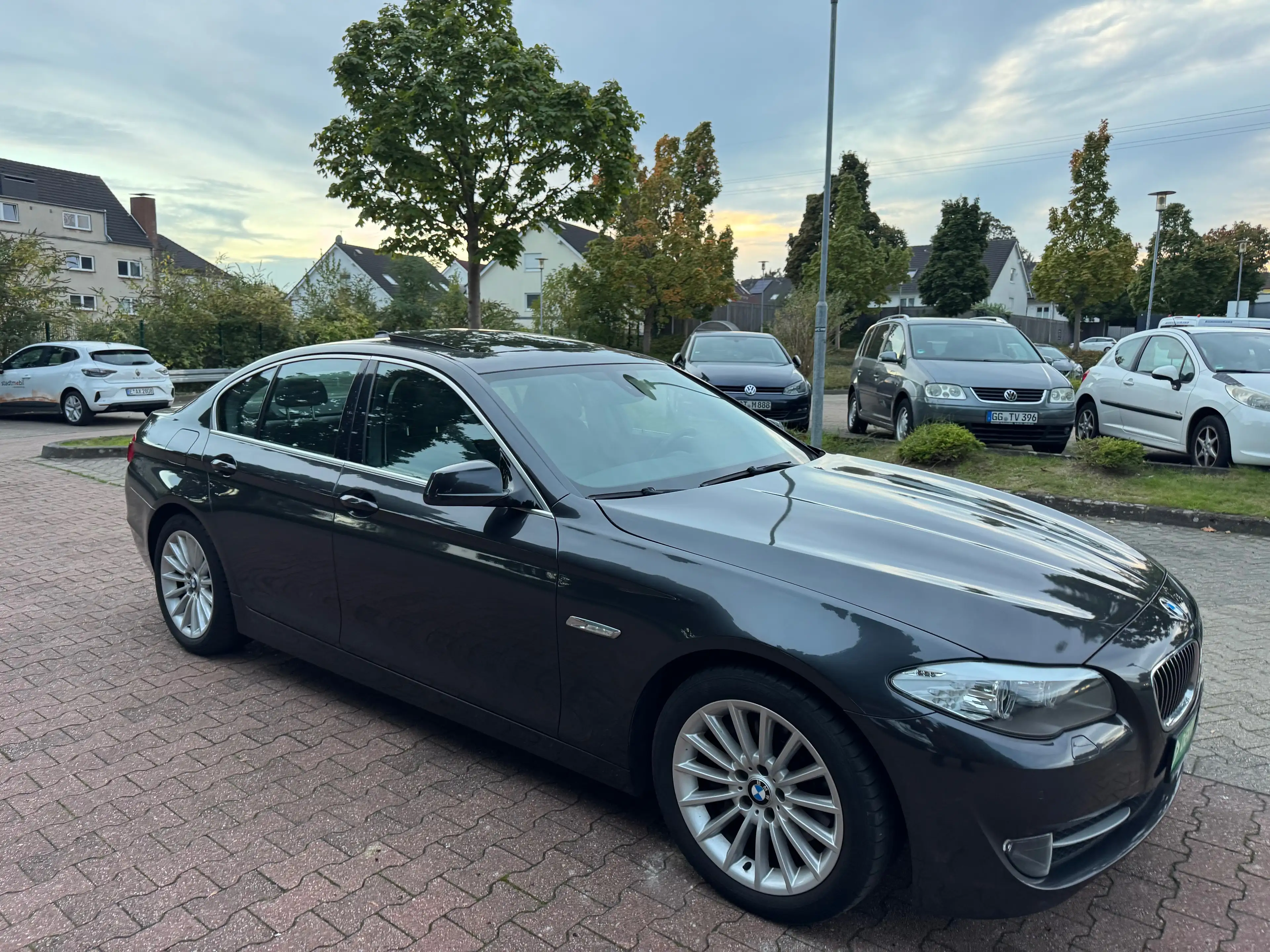 BMW 528 528 i F10 . VOLLAUSTATTUNG . SPORTPAKET PLUS. AUTOMATIK. SCHIEBEDACH .KAMERA. PDC. BI-XENON. TEMPOMAT.ALUFELGEN — photo 12