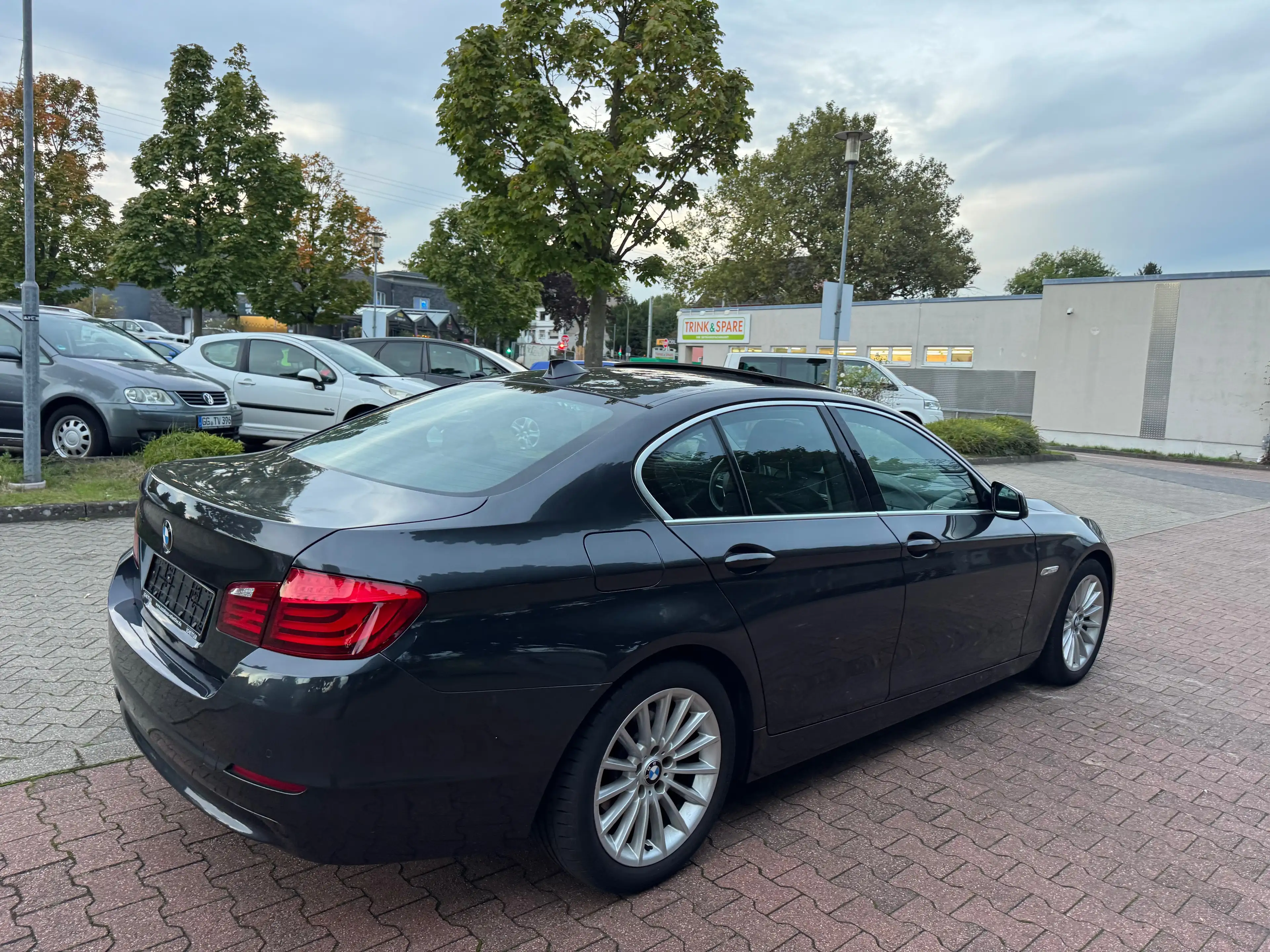BMW 528 528 i F10 . VOLLAUSTATTUNG . SPORTPAKET PLUS. AUTOMATIK. SCHIEBEDACH .KAMERA. PDC. BI-XENON. TEMPOMAT.ALUFELGEN — photo 9
