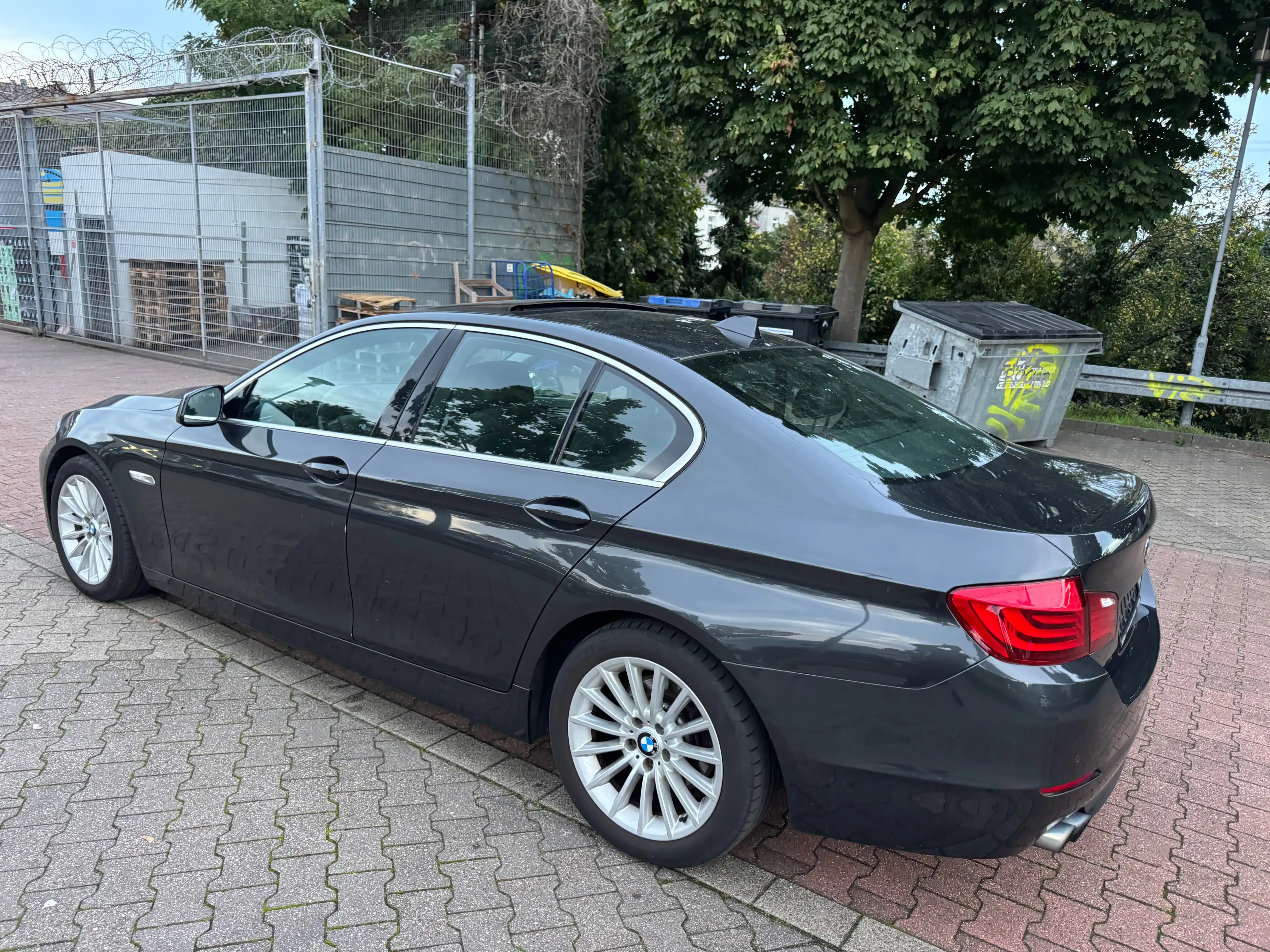 BMW 528 528 i F10 . VOLLAUSTATTUNG . SPORTPAKET PLUS. AUTOMATIK. SCHIEBEDACH .KAMERA. PDC. BI-XENON. TEMPOMAT.ALUFELGEN — photo 5