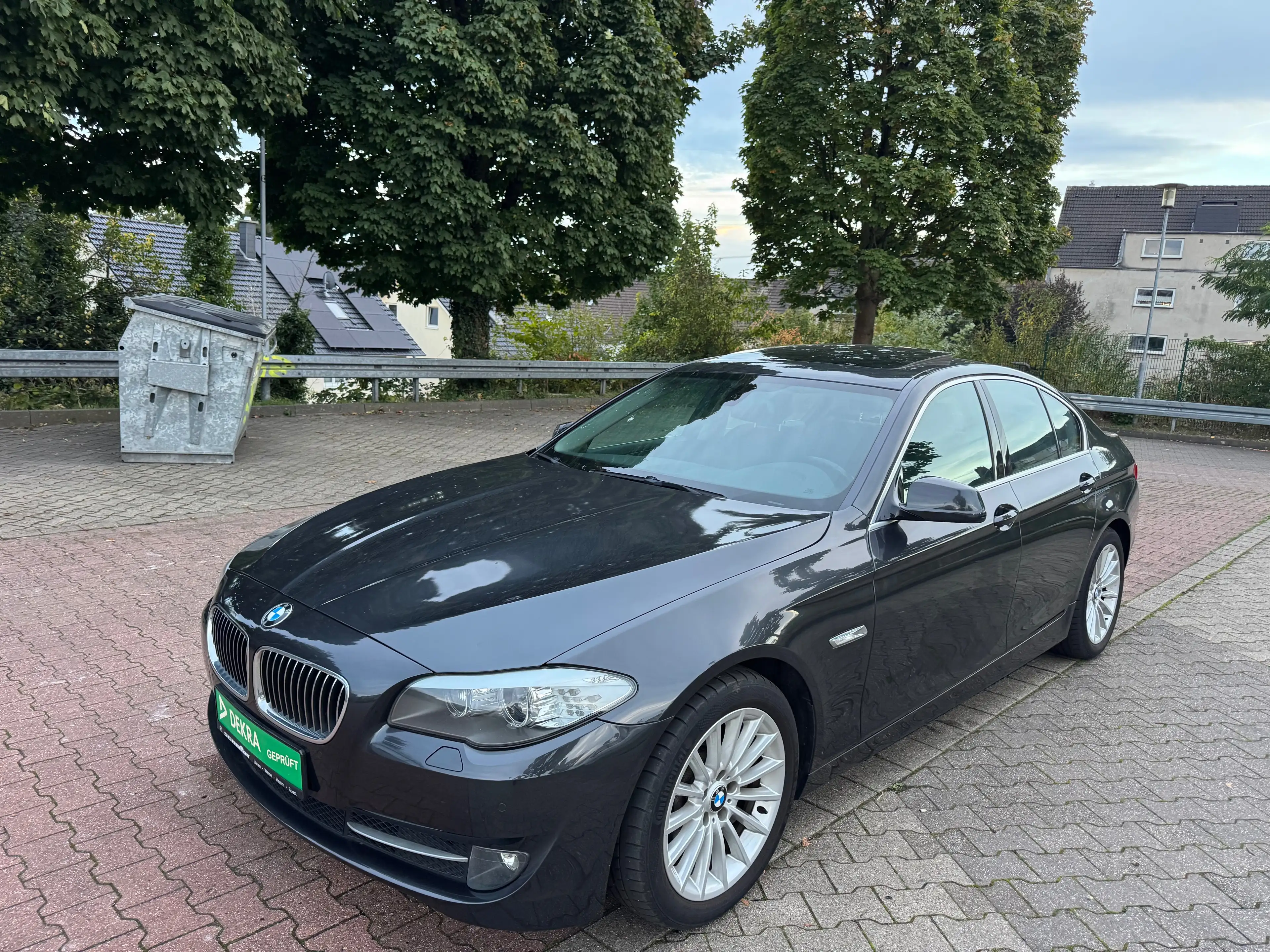 BMW 528 528 i F10 . VOLLAUSTATTUNG . SPORTPAKET PLUS. AUTOMATIK. SCHIEBEDACH .KAMERA. PDC. BI-XENON. TEMPOMAT.ALUFELGEN — photo 2