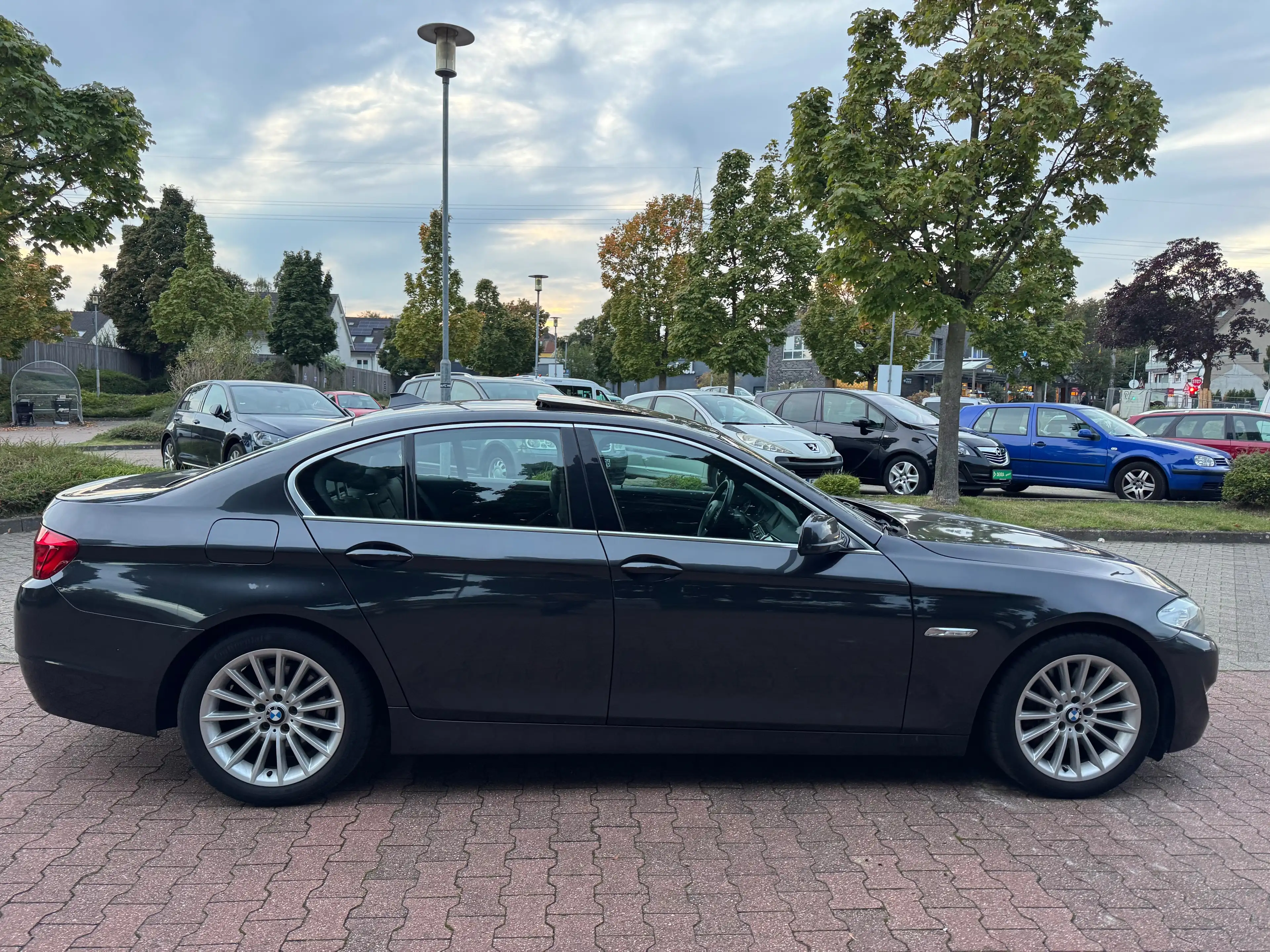 BMW 528 528 i F10 . VOLLAUSTATTUNG . SPORTPAKET PLUS. AUTOMATIK. SCHIEBEDACH .KAMERA. PDC. BI-XENON. TEMPOMAT.ALUFELGEN — photo 11