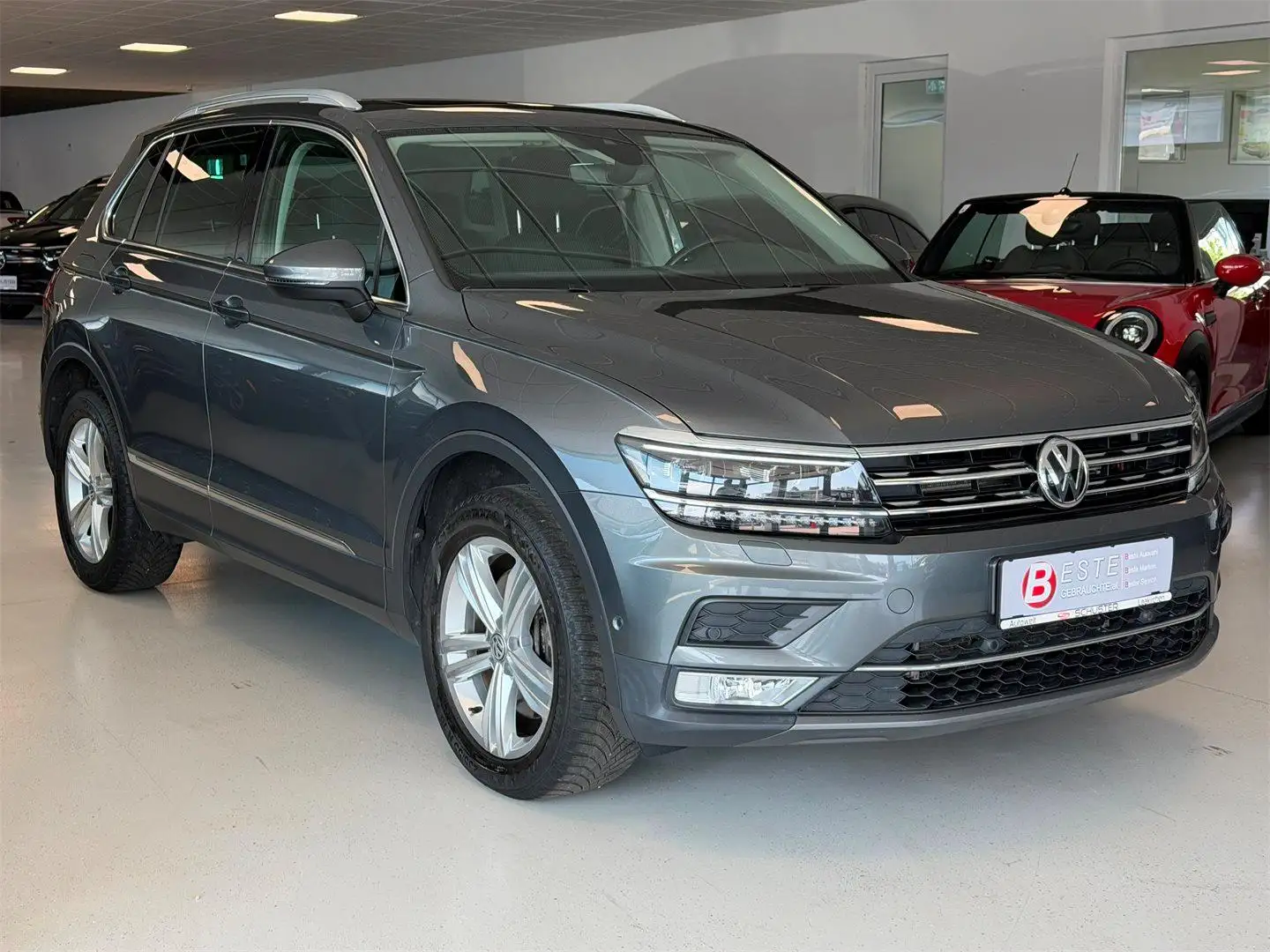Volkswagen Tiguan 2,0 TSI 4Motion Highline Grau - 1