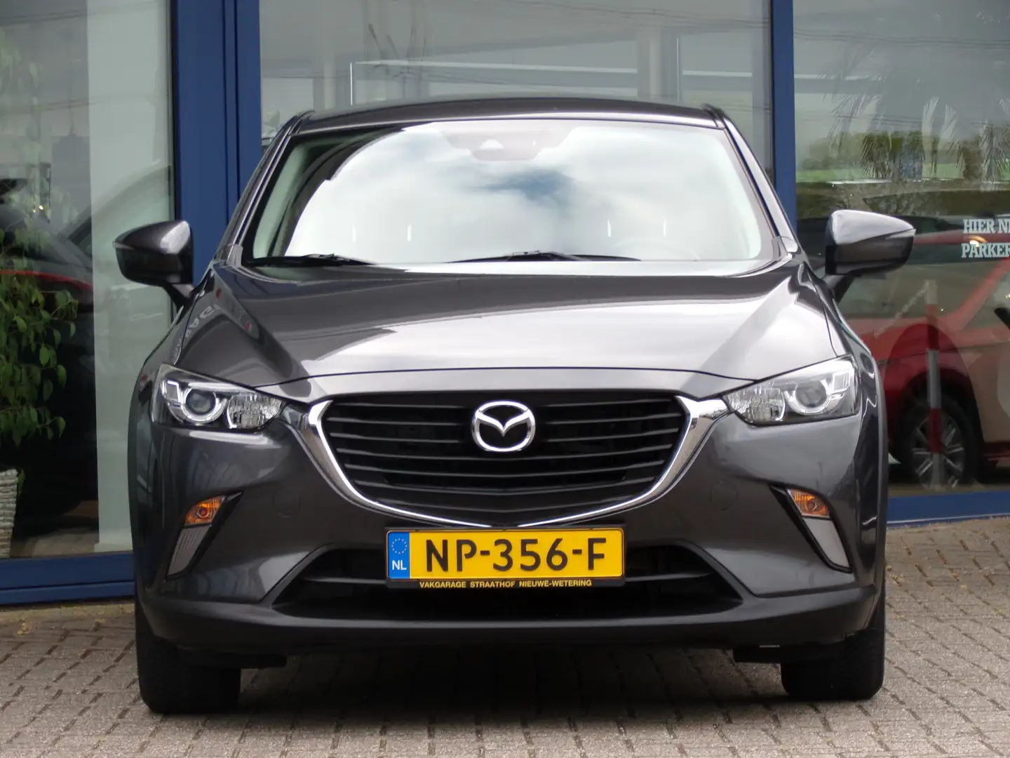 Mazda CX-3 2.0 SkyActiv-G 120 Dynamic, Stoelverwarming / Navi Grijs - 2