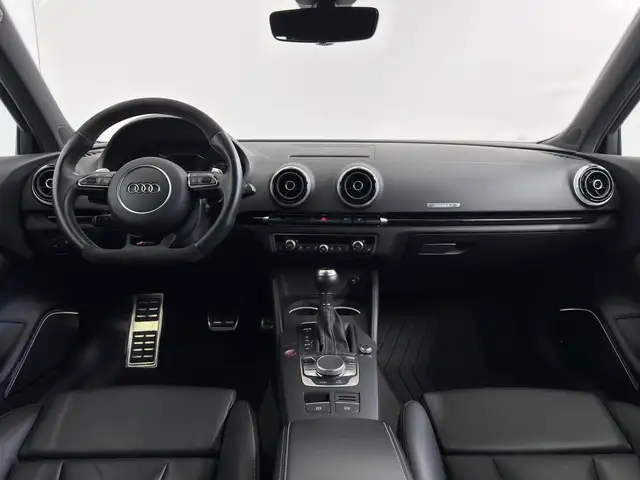 Audi RS3 view 10