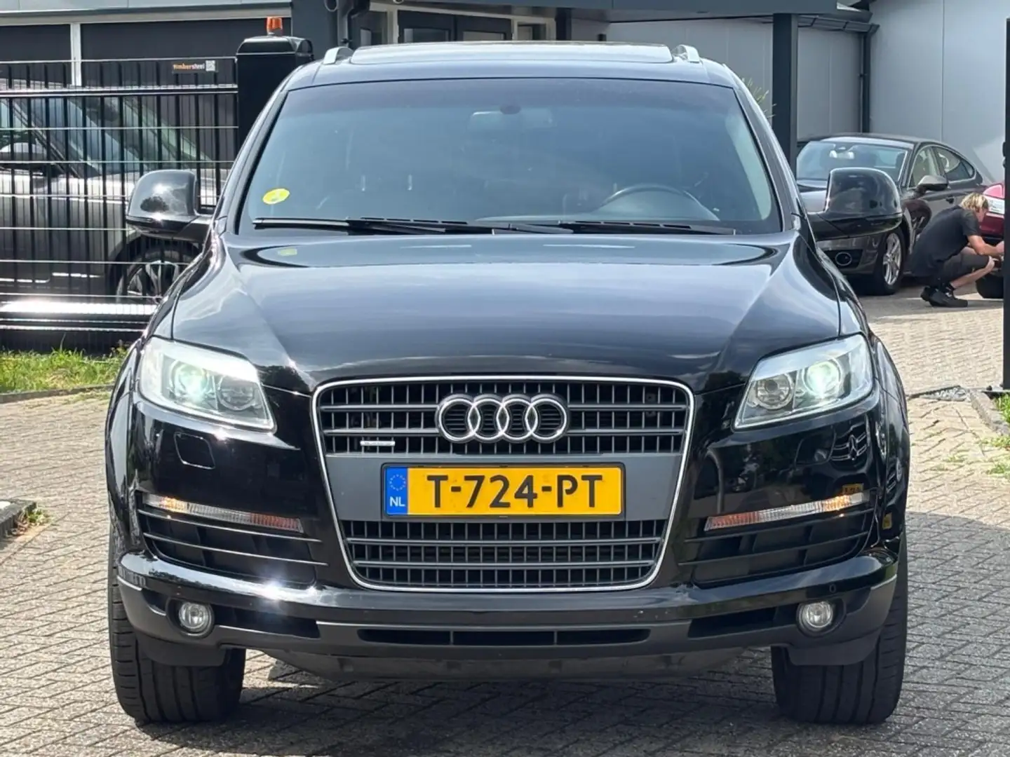 Audi Q7 4.2 FSI Quattro 2006 7-Persoons Youngtimer Pano Zwart - 2