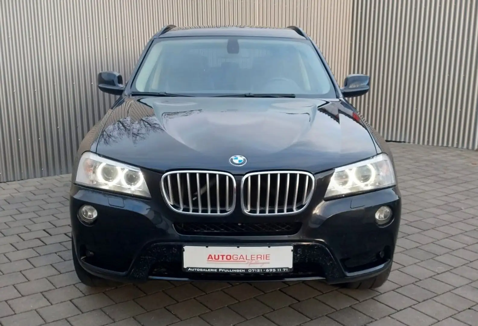 BMW X3 Baureihe X3 xDrive30d Navi Pano AHK Xenon Schwarz - 2