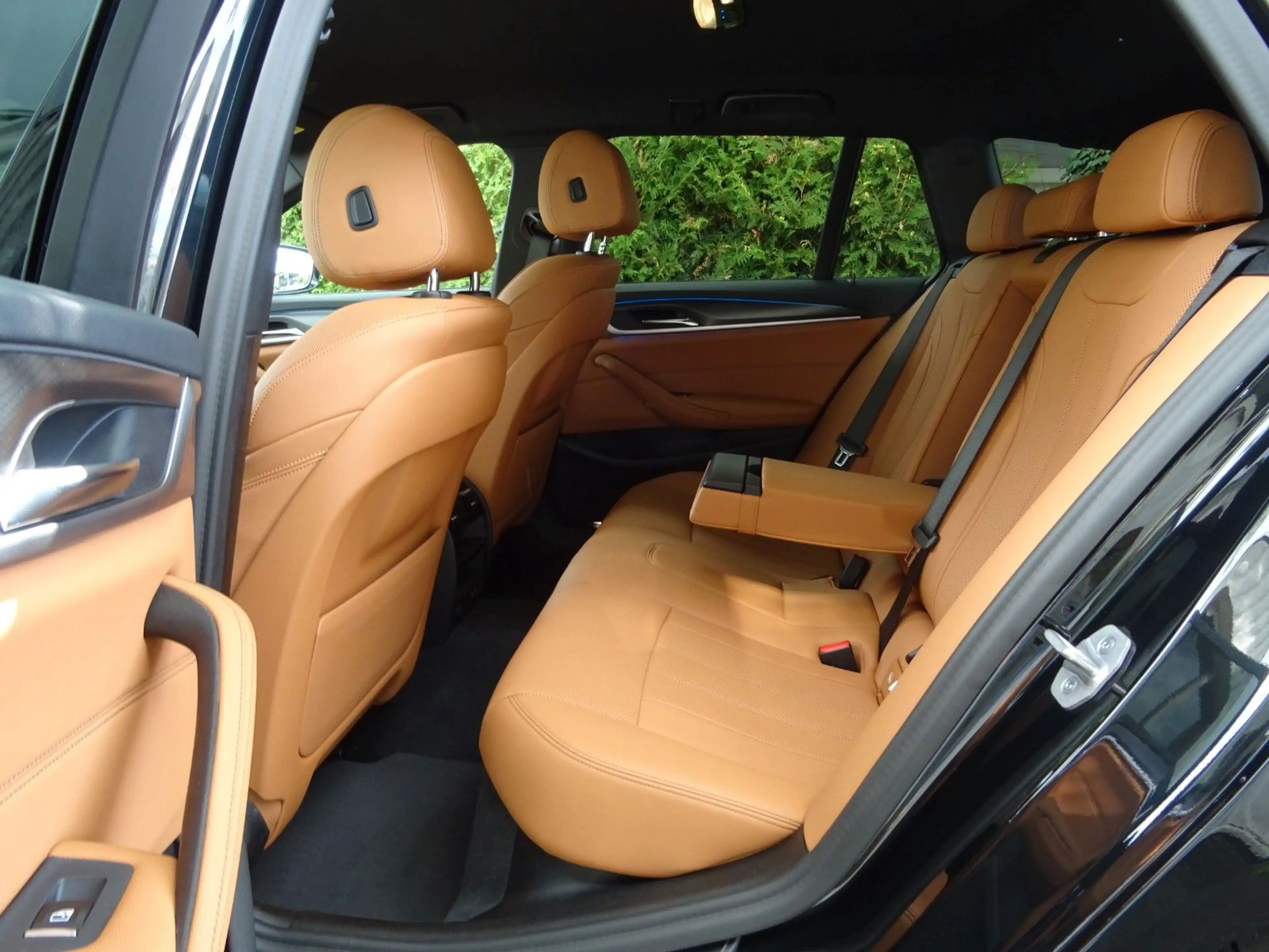 BMW 530 e Touring SAG M-Sport Navi LED Ambiente19"Alu — photo 10